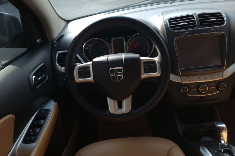 Used Dodge Journey 2013 2.4L Two-Wheel Drive Luxury Version