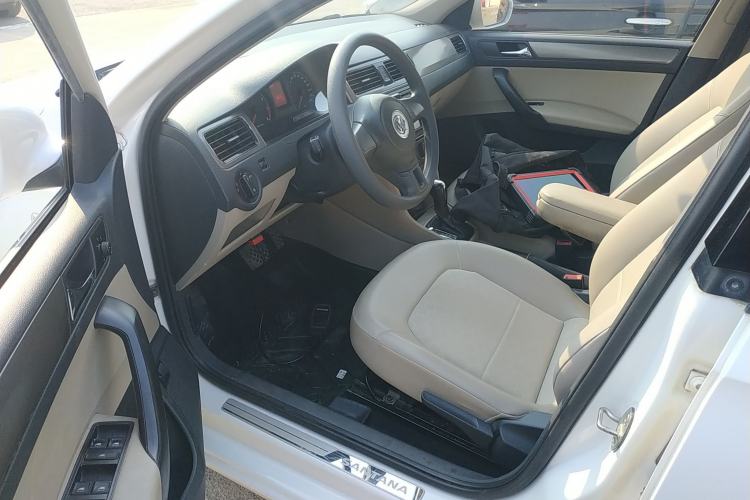 Used Volkswagen Santana 2015 1.6L Automatic Comfort Edition
