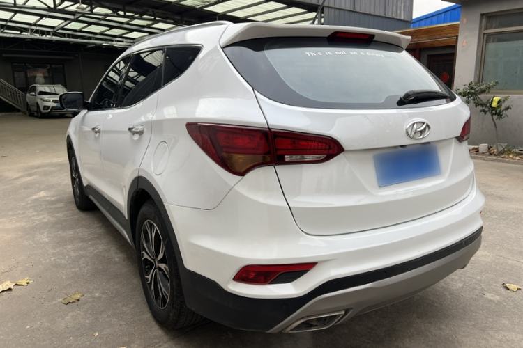 Used Hyundai Santa Fe 2017 2.4L Automatic Two-Wheel Drive Smart Version 5 Seats
