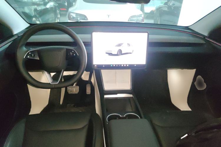 Used Tesla Model Y 2025 Long-Range All-Wheel-Drive Version
