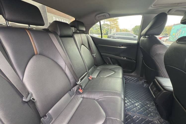 Used Toyota Camry 2021 2.0G Luxury Edition
