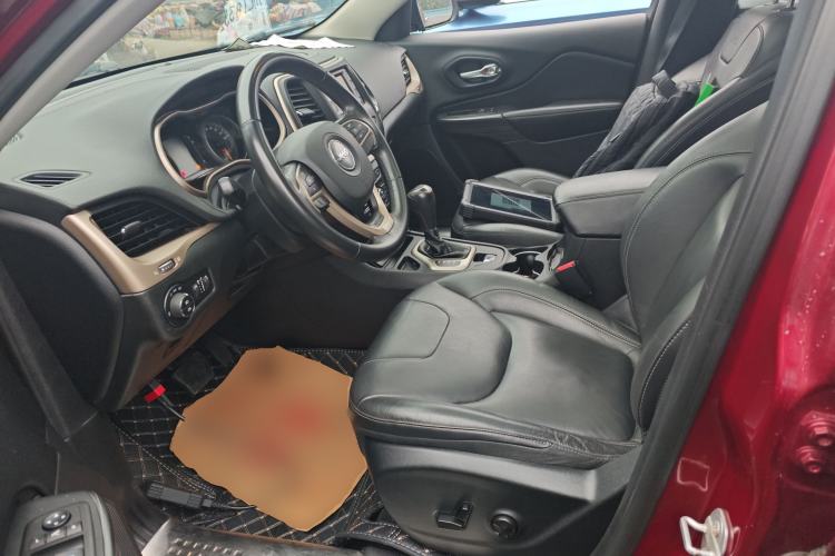 Used  Cherokee 2016 2.4L Leading Edition