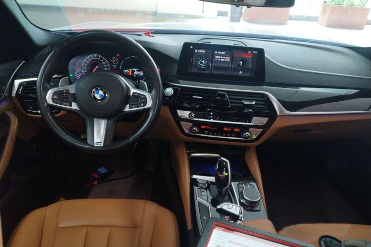 Used BMW 5 Series 2019 Facelifted 530Li Leading Edition M Sport Package
