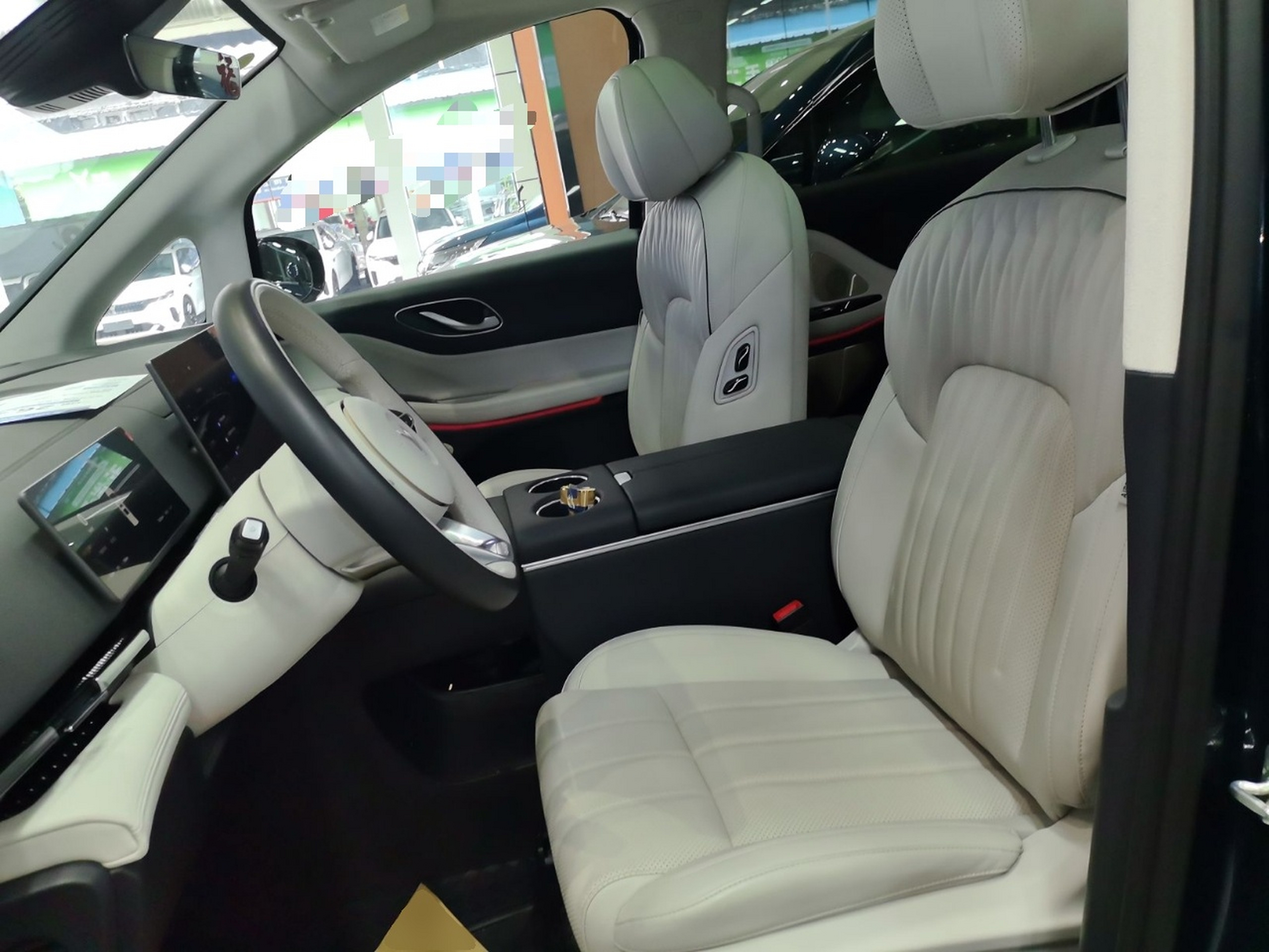 المقاعد الأمامية داخل السيارة