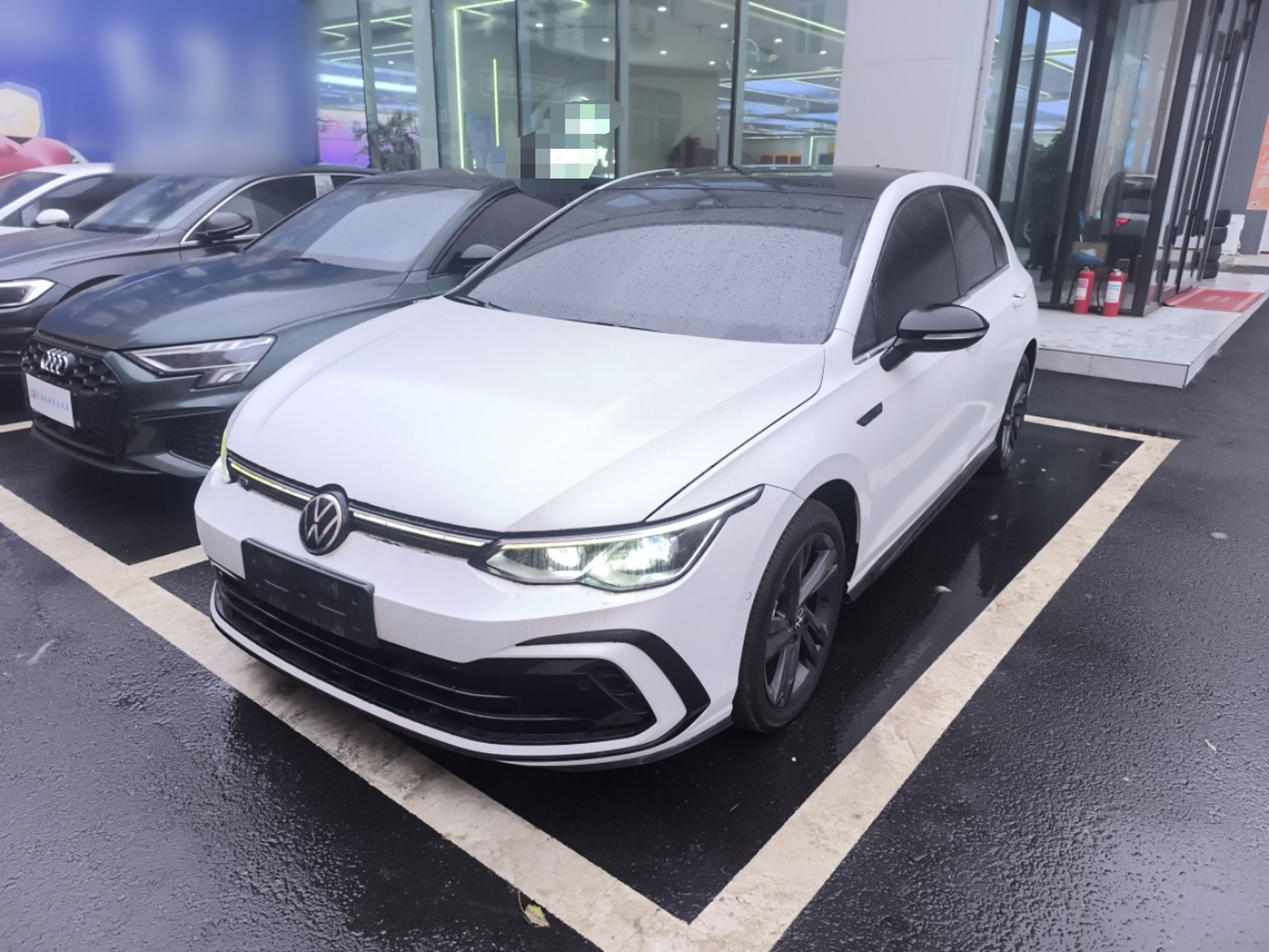 Под передней частью автомобиля