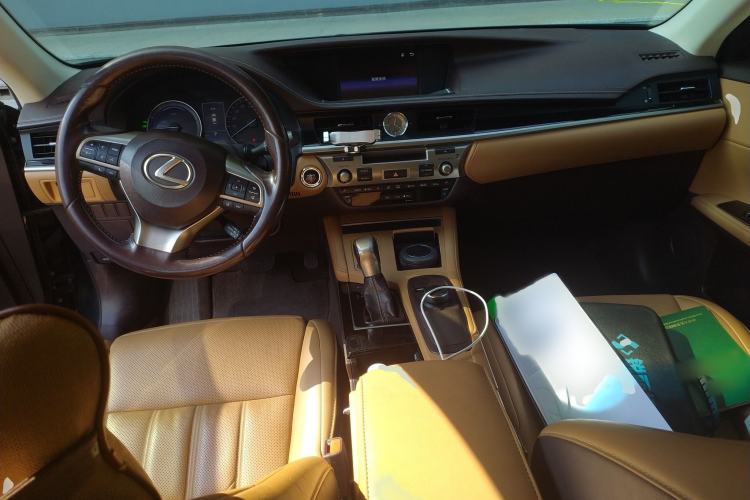 Used Lexus ES 2015 300h Comfort Edition
