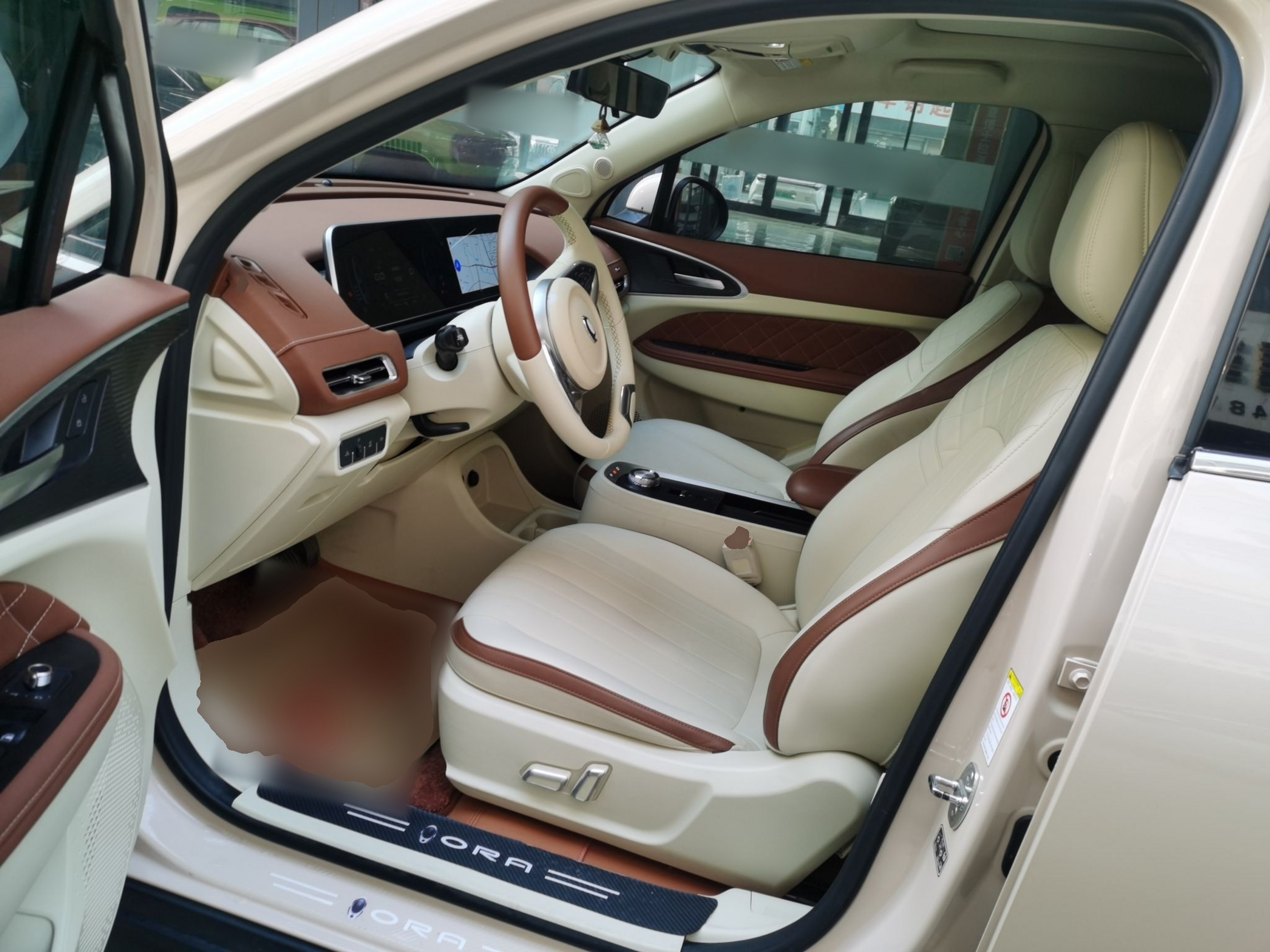 Переднее сиденье в автомобиле