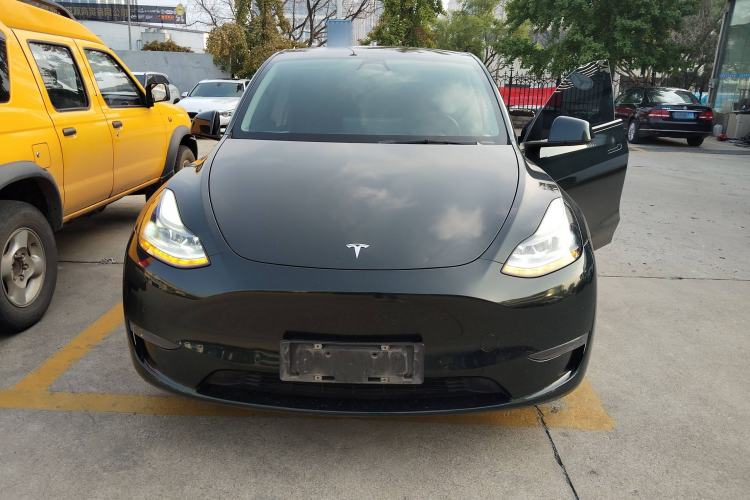 Used Tesla Model Y 2022 Long-Range All-Wheel-Drive Version
