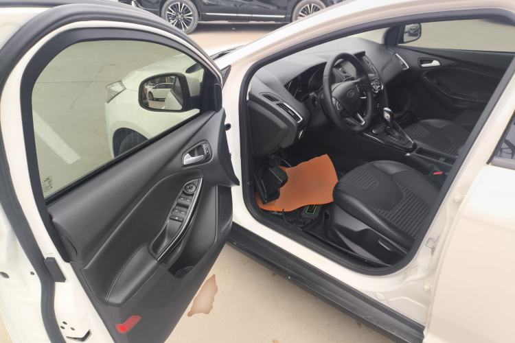 Used Ford Focus 2018 Hatchback Classic 1.6L Automatic Trendy SmartDrive Edition