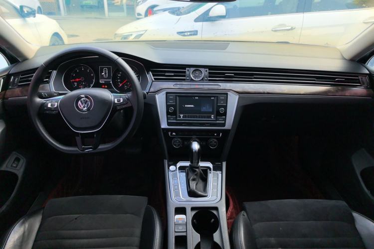 Used Volkswagen Magotan 2018 330TSI DSG Luxury Model