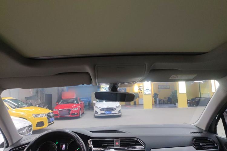 Used Volkswagen Tiguan L 2019 Revised 330TSI Automatic Two-Wheel Drive Smart & Luxury Edition China VI Standard
