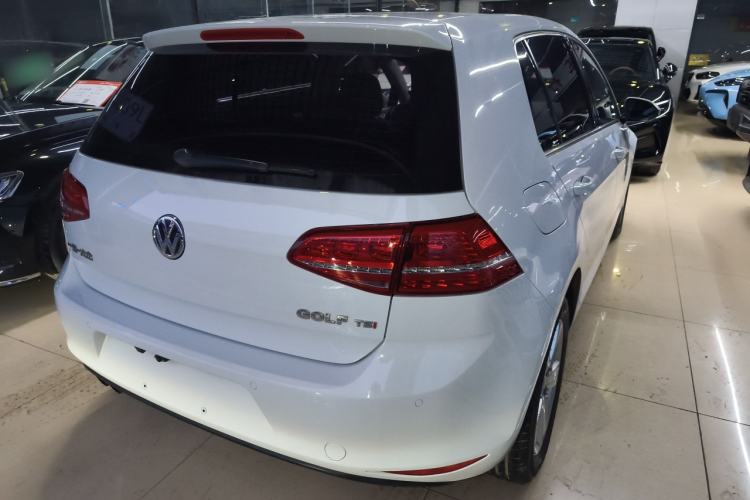 Used Volkswagen Golf 2016 230TSI Automatic Comfort Version
