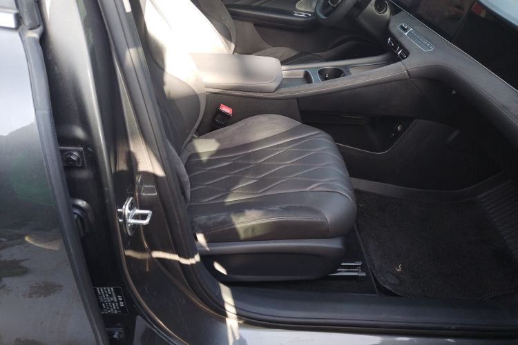 Used Roewe D7 2023 DMH 125km Excellence Edition
