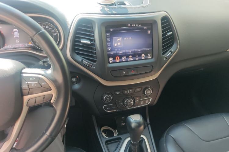 Used  Cherokee 2017 2.0L Superior Edition