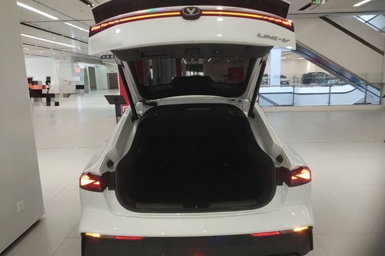 Used Changan UNI-V 2022 1.5T Prestige Version
