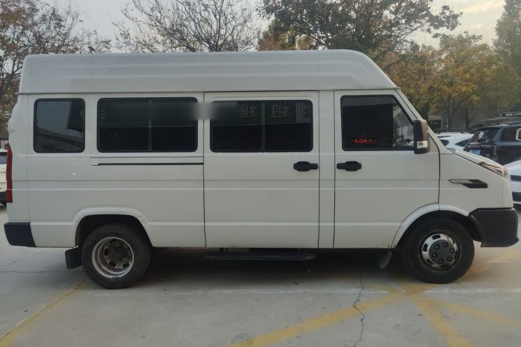 Used Iveco Daily 2023 2.5T A37M1 Long Wheelbase Mid-Height Dual-Tire Side-Sliding Doors 5–9 Seats
