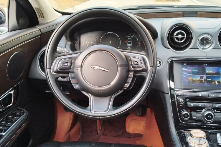 Used Jaguar XJ 2016 XJL 2.0T Two-Wheel-Drive Elegant Business Edition
