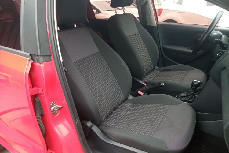 Used Volkswagen Polo 2016 1.6L Automatic Comfort Model
