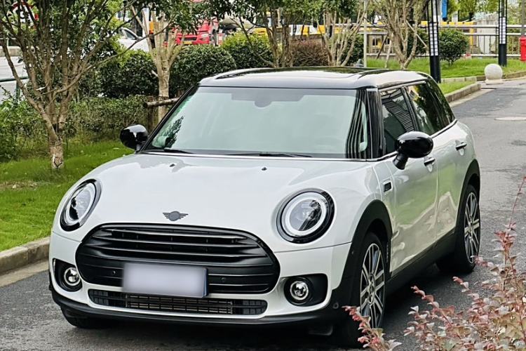 Used  Clubman 2023 1.5T COOPER Connoisseur
