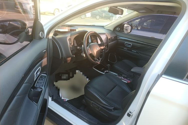 Used Mitsubishi Outlander 2019 2.4L 4x4 Zhi Xiang Edition 5 Seats China VI Standard
