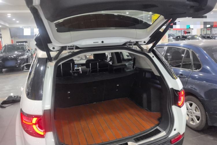 Used Land Rover Discovery Sport 2019 240 PS SE Version China VI Standard
