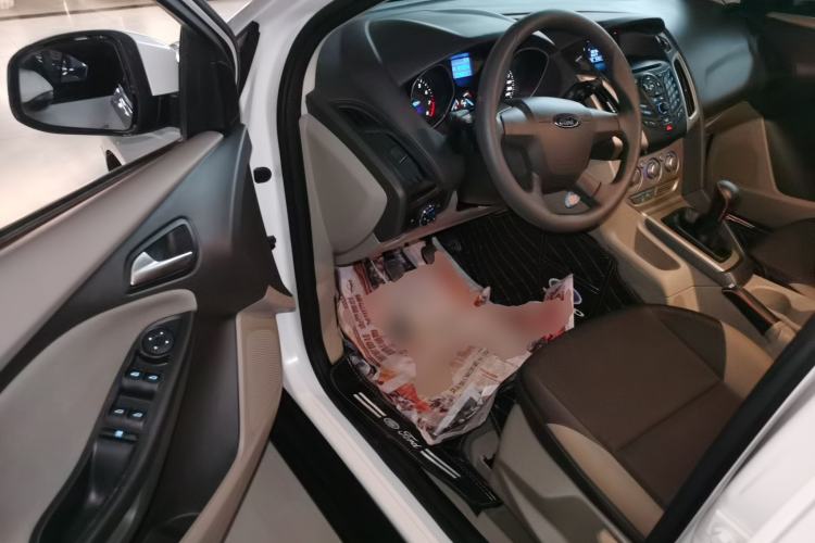 Used Ford Focus 2012 Sedan 1.6L Manual Comfort Model
