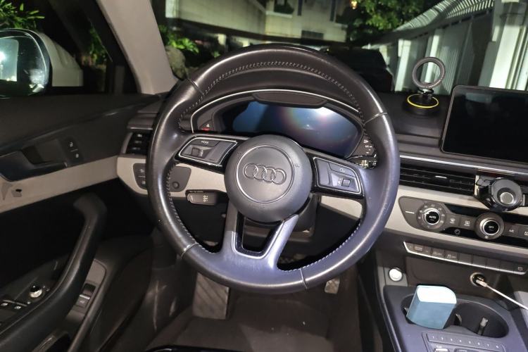 Used Audi A4L 2017 40 TFSI Ambition Edition
