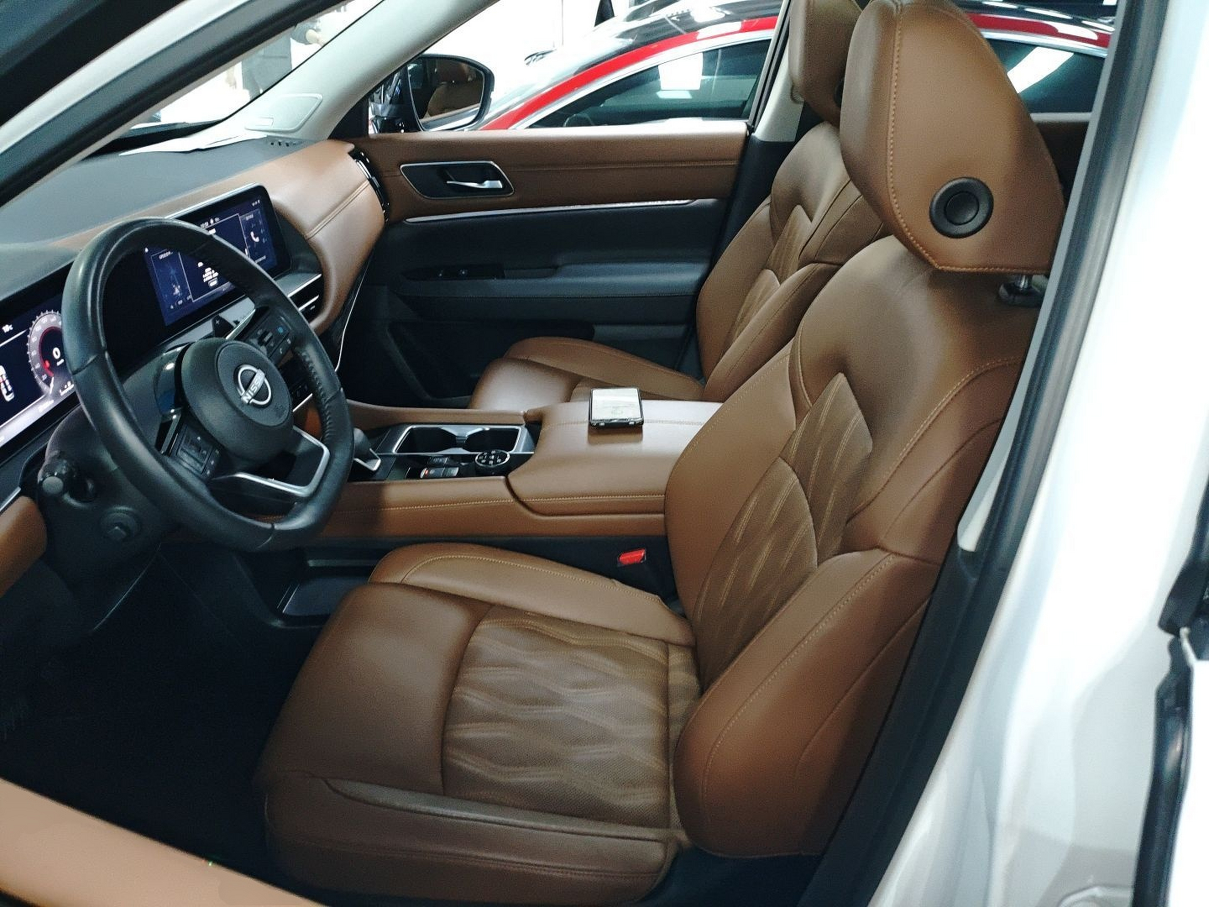 المقاعد الأمامية داخل السيارة