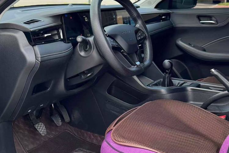 Used Roewe i5 2023 1.5L Manual Comfort Edition
