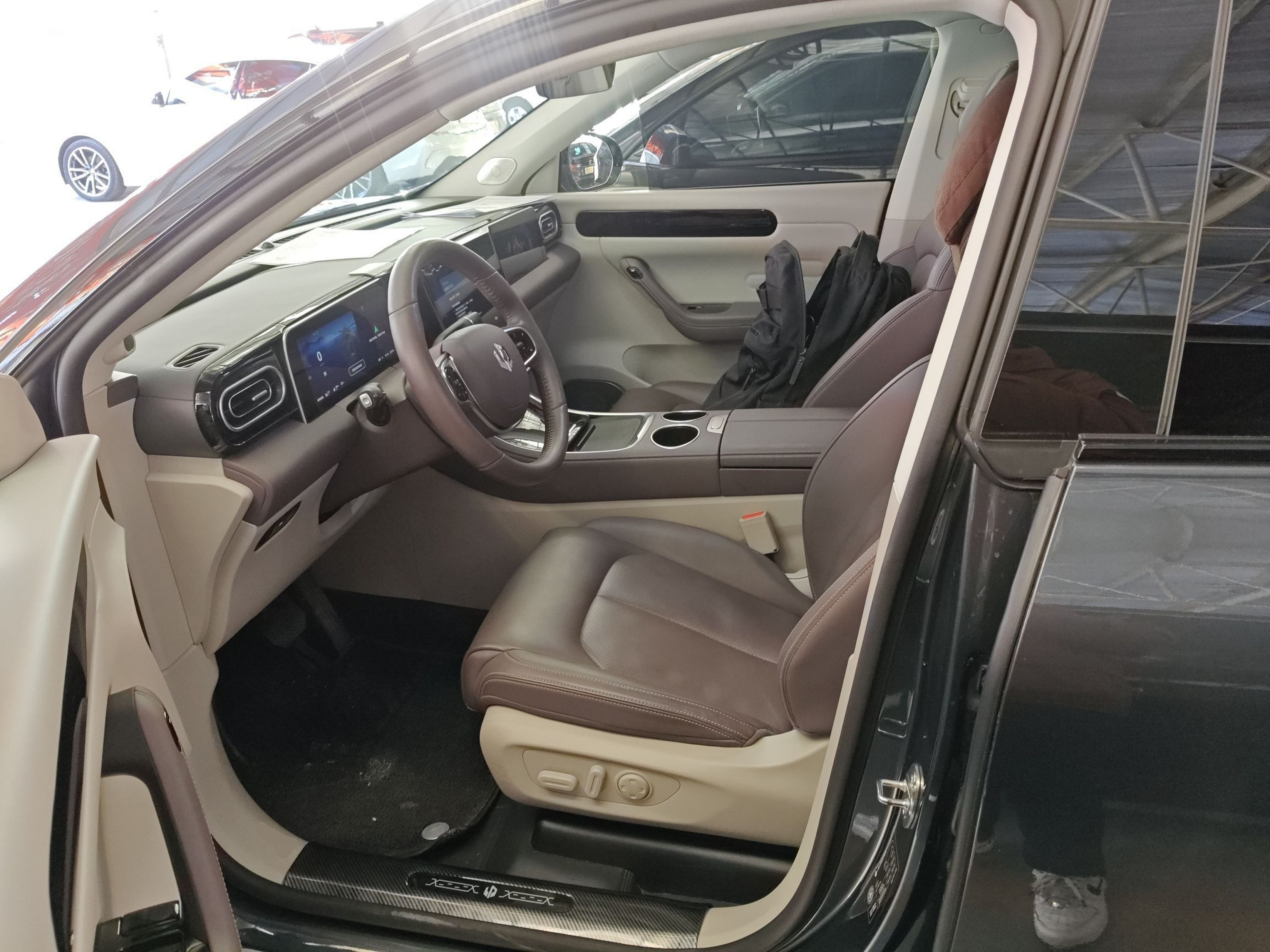 Переднее сиденье в автомобиле