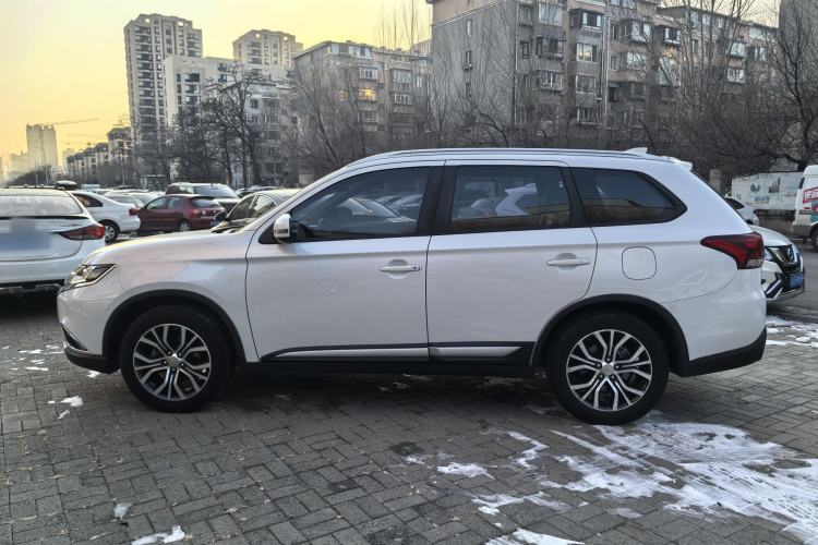 Used Mitsubishi Outlander 2018 2.0L Two-Wheel Drive Glory Edition 5 Seats