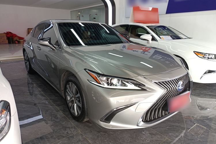 Used Lexus ES 2020 300h Premier Edition
