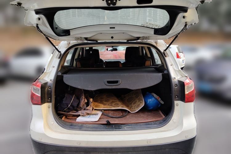 Used Suzuki S-Cross 2015 1.6L CVT Two-Wheel Drive Entry-Level Trim
