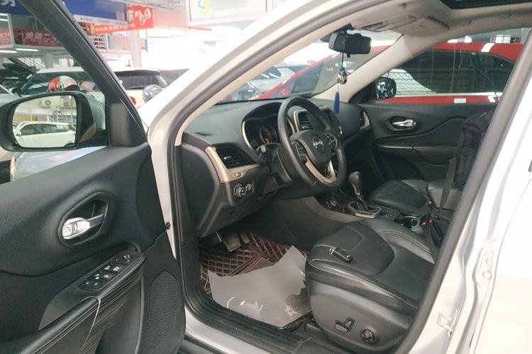 Used  Cherokee 2016 2.0L Superior Edition
