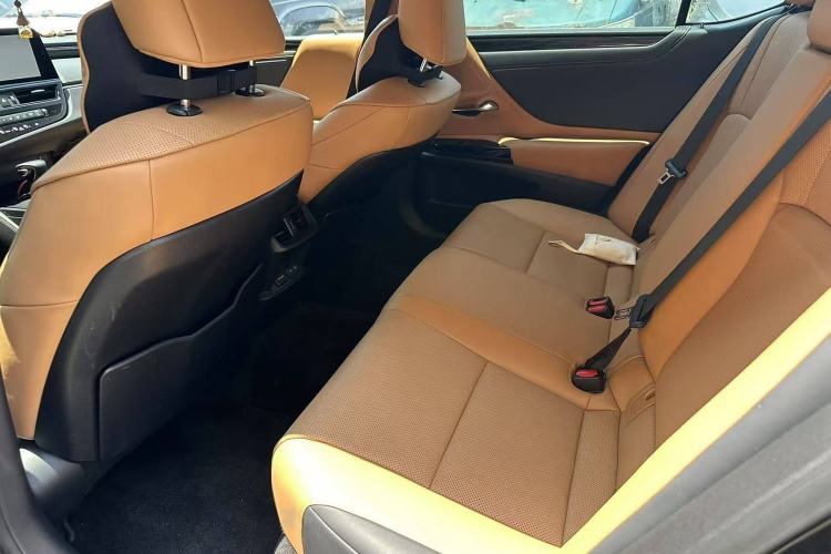 Used Lexus ES 2023 200 Excellence Edition
