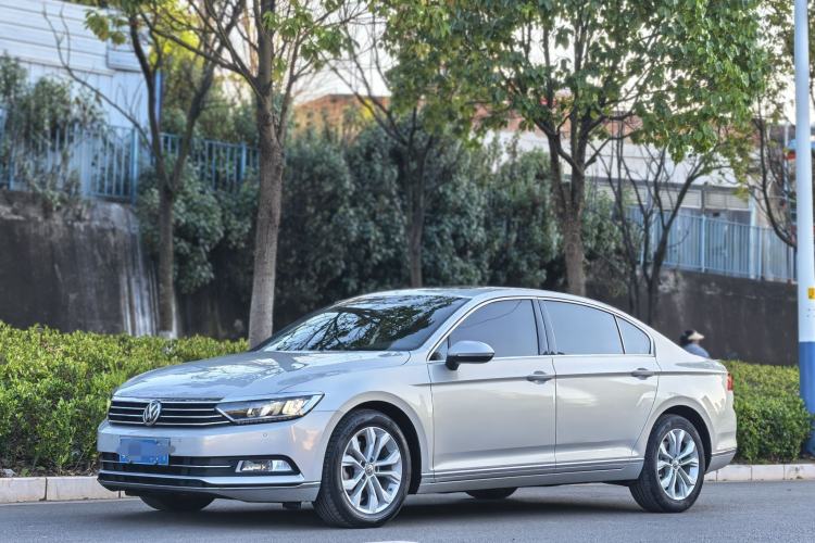 Used Volkswagen Magotan 2017 330TSI DSG Luxury Model
