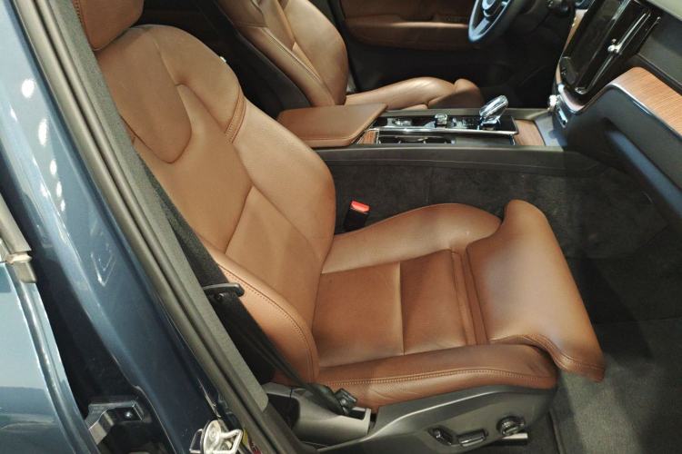 Used Volvo XC60 2024 B5 4x4 Smart Luxury Edition