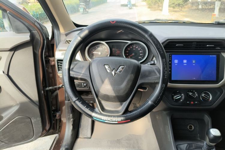Used Wuling Hongguang 2019 1.5L S Standard Version China VI LAR
