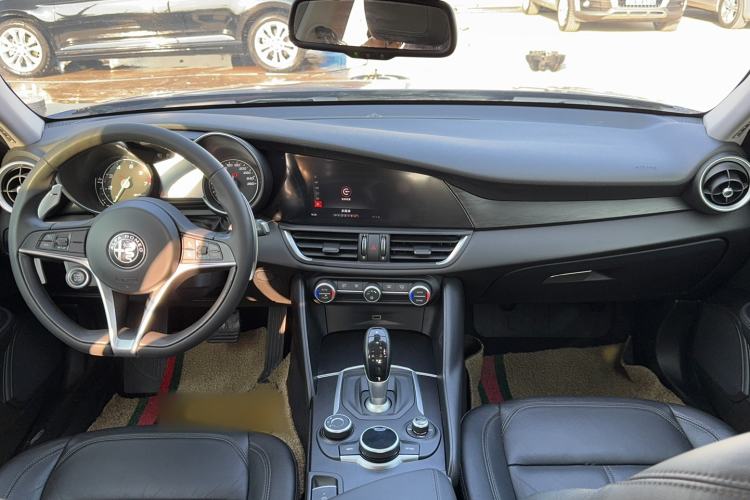 Used Alfa Romeo Giulia 2017 2.0T 280HP Luxury Edition
