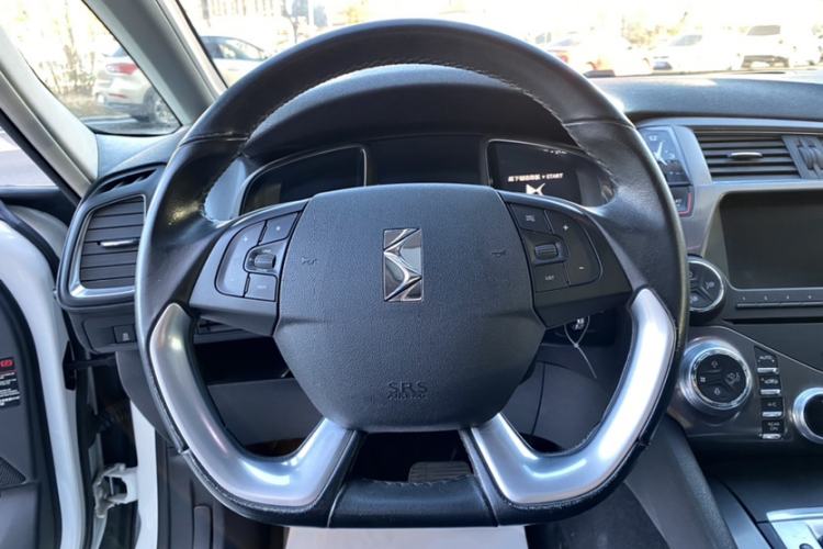 Used  5 2015 1.6T Luxury Edition THP160