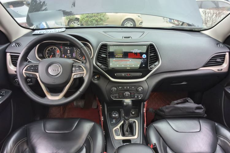 Used  Cherokee 2017 2.4L Professional Edition