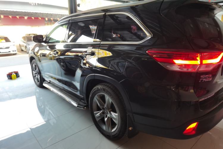 Used Toyota Highlander 2018 2.0T Four-Wheel Drive Luxury Version 7 Seats China VI Standard