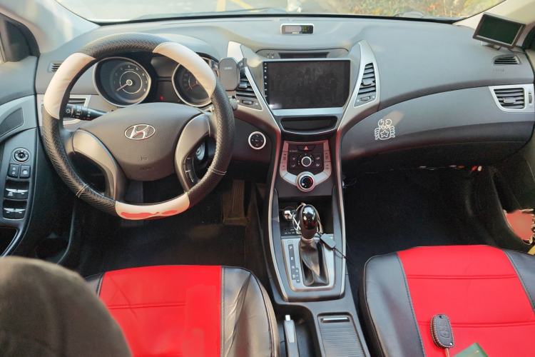 Used Hyundai Elantra (5th Generation / Langdong) 2016 1.6L Automatic Smart Version