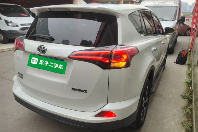 Used Toyota RAV4 2016 2.0L CVT Two-Wheel Drive Fashion Edition China V Standard