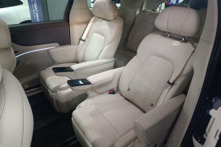 Used VOYAH Dream 2025 PHEV Four-Wheel Drive Prestige Kunpeng Edition
