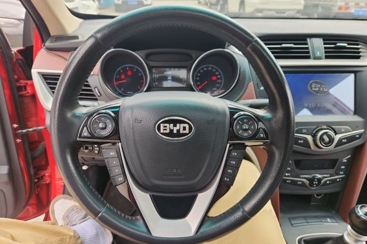 Used BYD G5 2014 1.5TI Manual Flagship Edition
