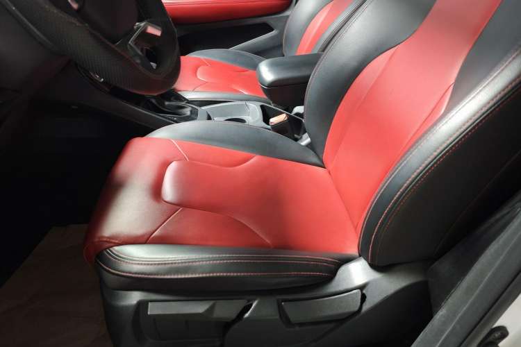 Used Haval H2s 2018 Blue Label 1.5T Dual-Clutch Fashion Edition
