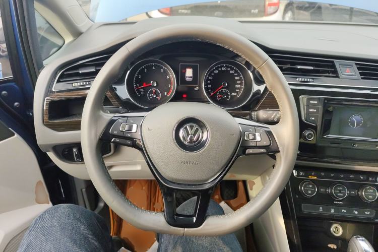 Used Volkswagen Touran 2016 Volkswagen Touran L 330TSI DSG Luxury Edition