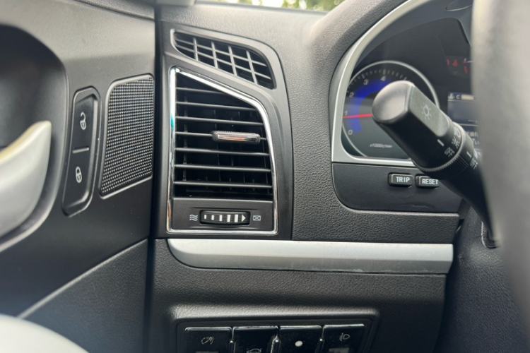 Used Geely Auto Emgrand 2016 Sedan 1.5L CVT Upward Version
