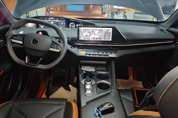 Used Changan UNI-V 2024 1.5T High-Energy Version
